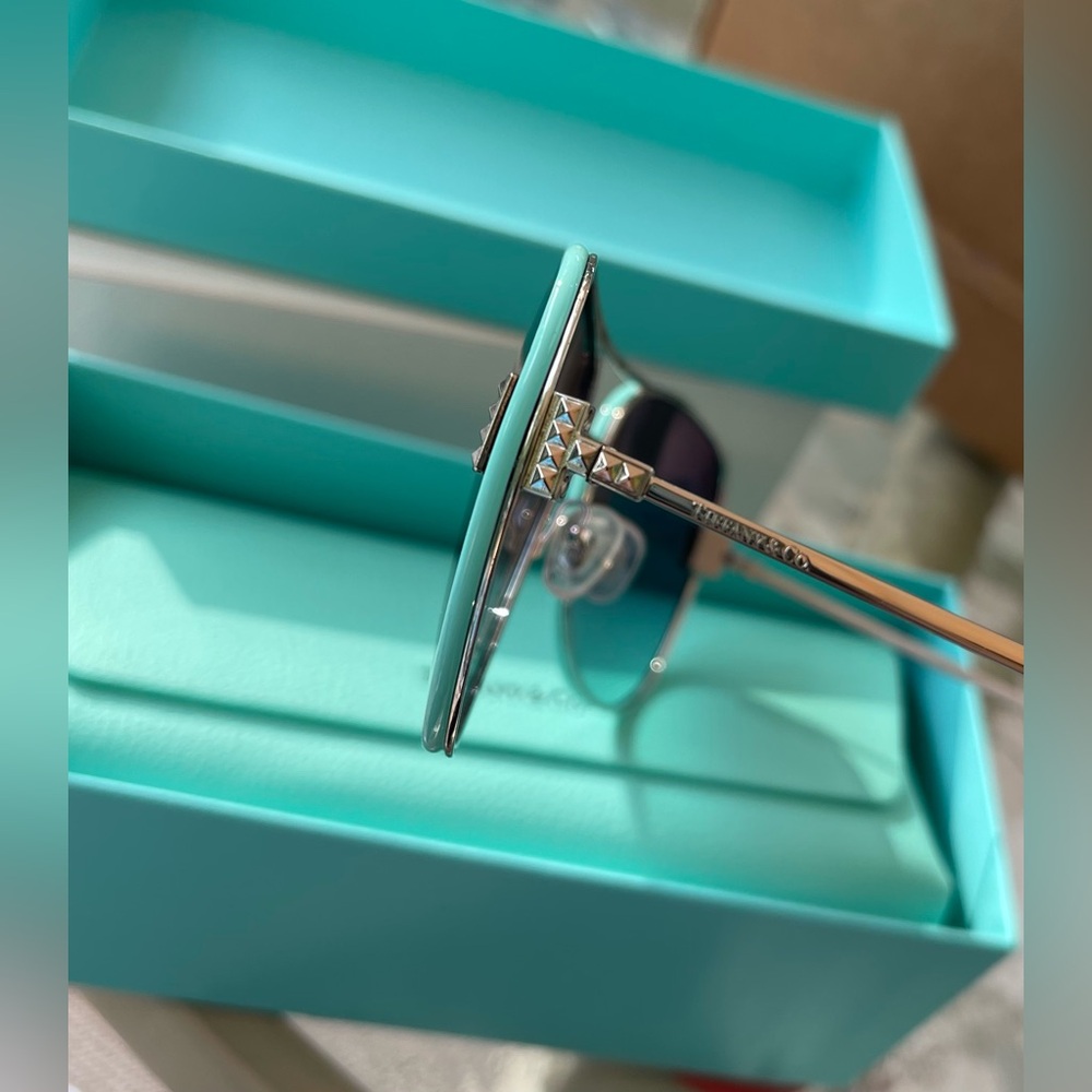 NEW Tiffany & Co. Studded Aviator Sunglasses in silver and blue gradient - Picture 12 of 16